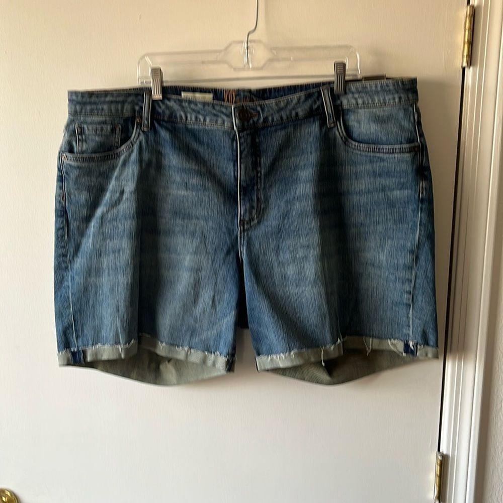 KFTK Katy Boyfriend Short Size 20W NWOT Blue